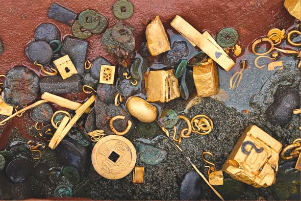 The Lost Treasure Beneath the River: A Fascinating Historical Mystery That Blends Legend with Real Archaeology